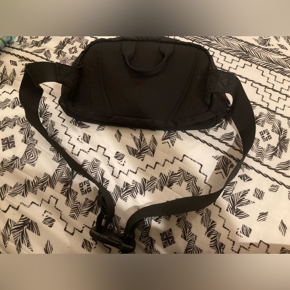 The North Face Roo Fanny Waist Lumbar Pack Black condition is great - Picture 2 of 4